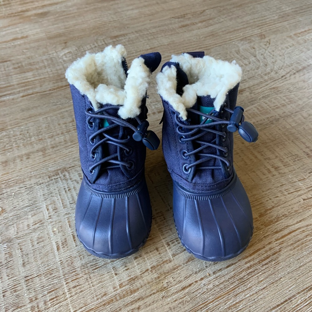 Native winter boots size 5 (toddler)